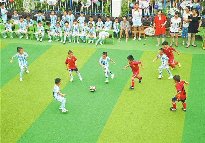 重磅：足球踢進(jìn)幼兒園，“足球從娃娃抓起”真正實現(xiàn)